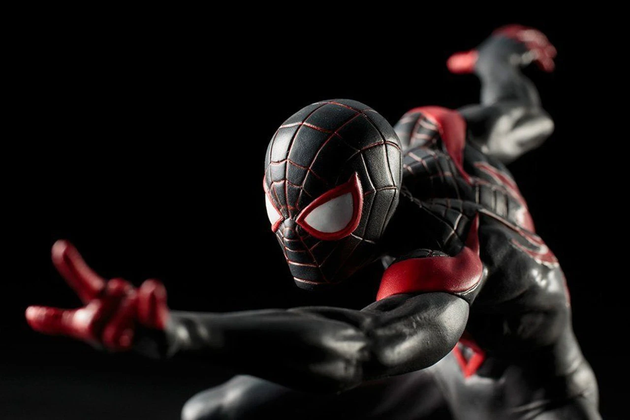 Kotobukiya ARTFX+ Spider-Man (Miles Morales) Marvel Now! 1/10 Easy Assembly Figure Kit 10 Kotobukiya ARTFX+ Spider-Man (Miles Morales) Marvel Now! 1/10 Easy Assembly Figure Kit - Image 8