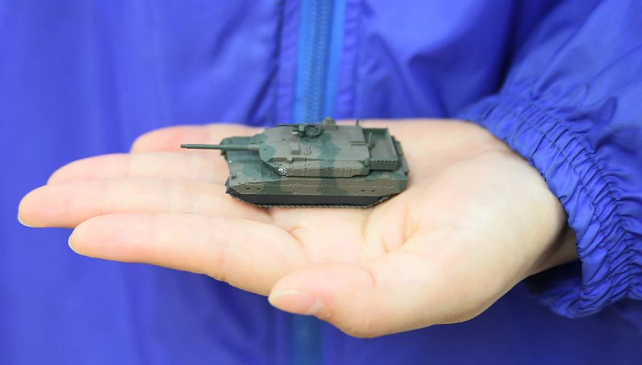 Pit-Road 1/144 JGSDF Type 10 Main Battle Tank Finished Model 6 Pit-Road 1/144 JGSDF Type 10 Main Battle Tank Finished Model - Image 4